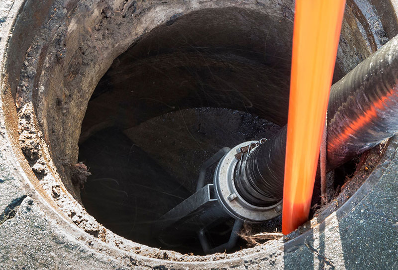 Spülarbeiten im Schacht in Tirol