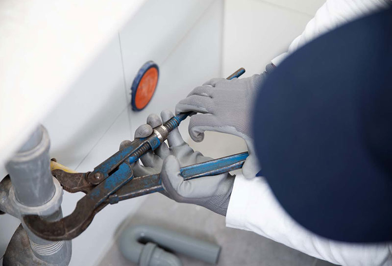 Verstopfung am Abfluss wird behoben