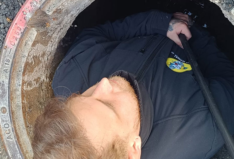 Kanal Notdienst im Schacht