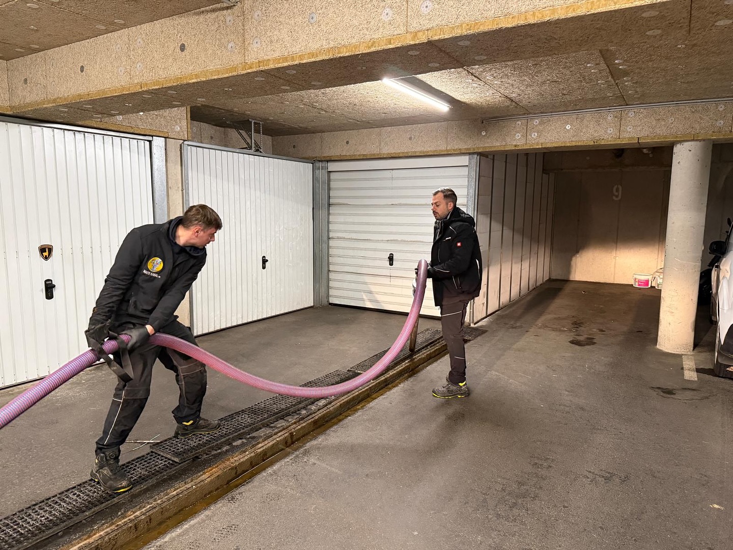 Tiefgarage in Innbruck Rigole gereinigt